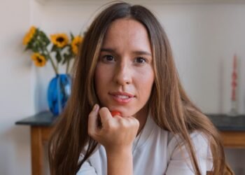 Elle Limebear Earns Her First Official No. 1 in The UK — NewReleaseToday