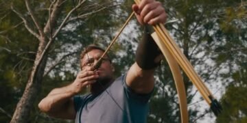 Alan Ritchsons Hawkeye-Like Movie Takes Over Streaming After Reachers End