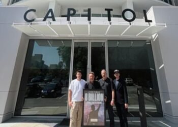 Chris Tomlin Honored For More Than 8 Billion Career Streams — NewReleaseToday